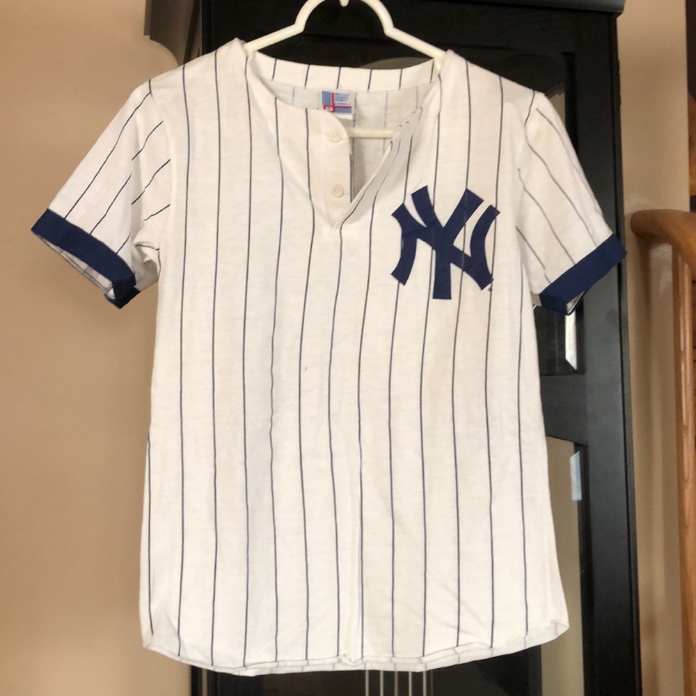 Youth Yankees team shirt Small